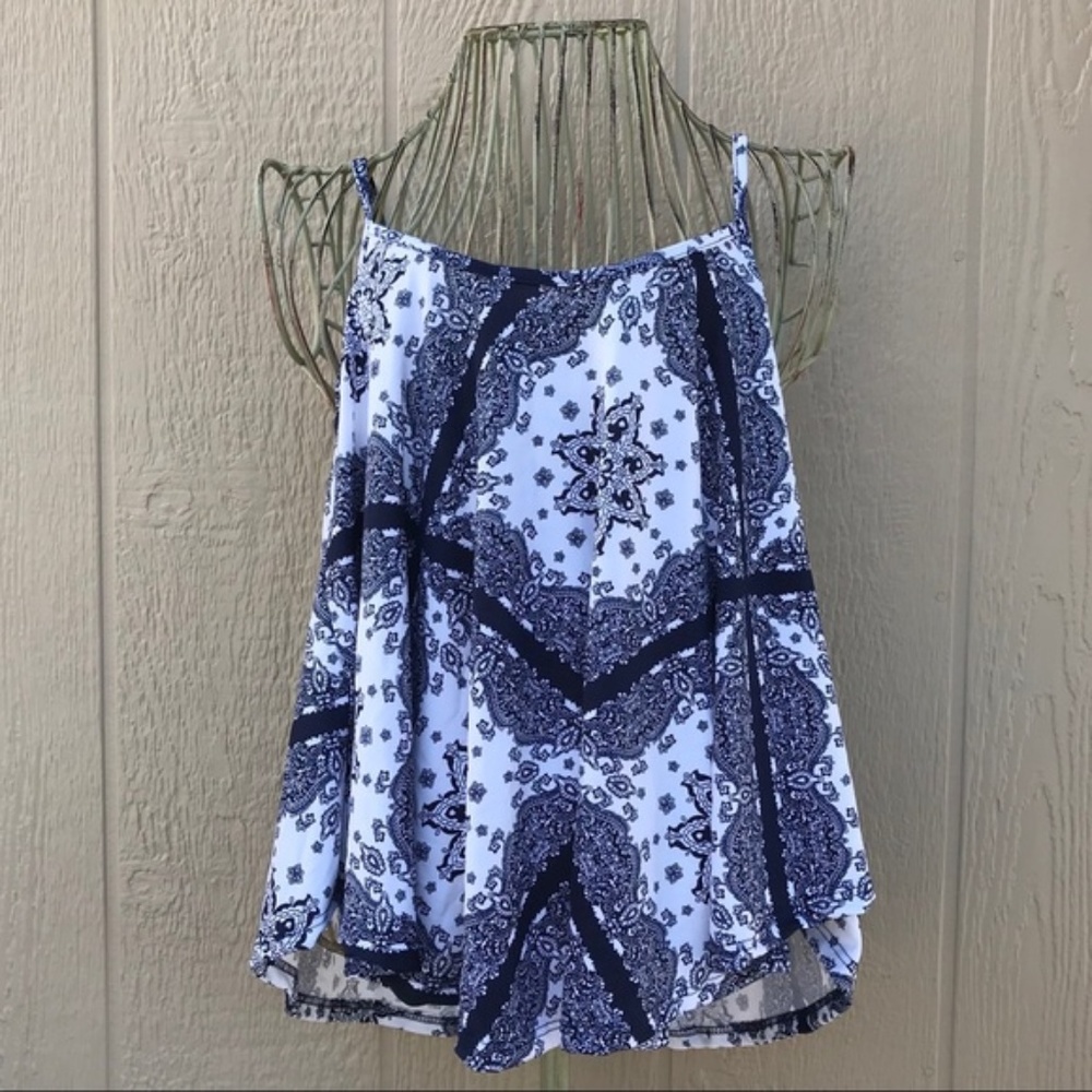 VIBE Sportswear Flowy Tank Top Pattern Medium NWT